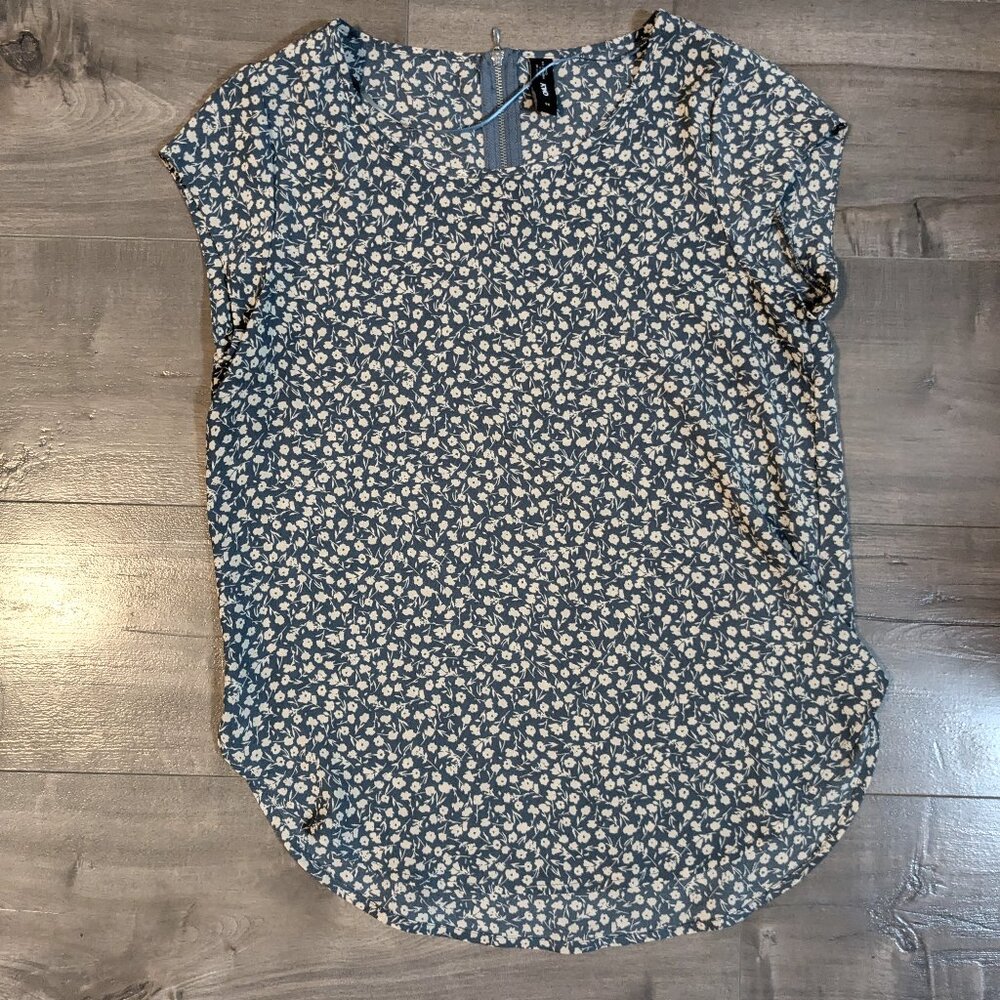 Only Ditsy Floral Print Tshirt with Zipper Back